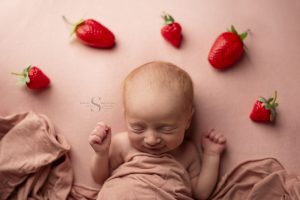 Read more about the article Oswego NY Newborn Photographer | Lainey’s Newborn Portrait Session