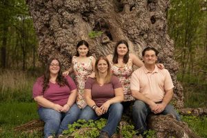 Read more about the article Oswego NY Family Photographer | Moody Family Portraits