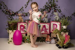 Read more about the article Syracuse NY Child Photographer | Charlotte’s Dino Ballet