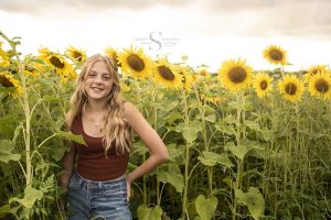 Read more about the article Syracuse NY Family Photographer | Sunflower Portraits
