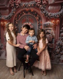 Read more about the article Oswego County Family Photographer | Bassette’s Christmas Limited Edition Portrait Session