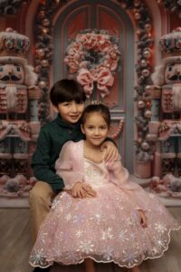 Read more about the article Oswego County Family Photographer | Bassette Christmas Portraits