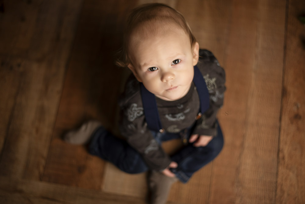 A little boy celebrates his first year birthday milestone with Simply Shelayna Baby Photography of CNY.