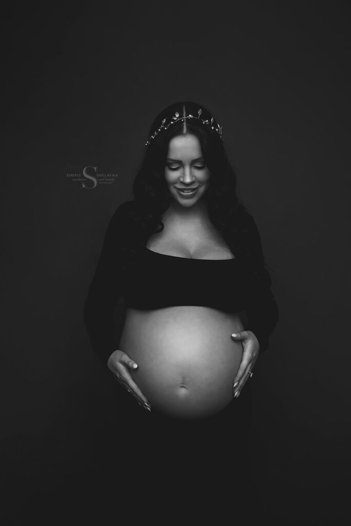 A glamour maternity portrait captured and edited in black and white with Simply Shelayna Maternity Portrait Photography in Syracuse NY.
