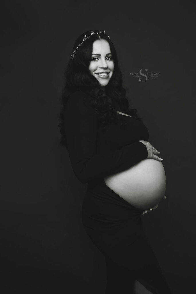 A glamour maternity portrait captured and edited in black and white with Simply Shelayna Maternity Portrait Photography in Syracuse NY.