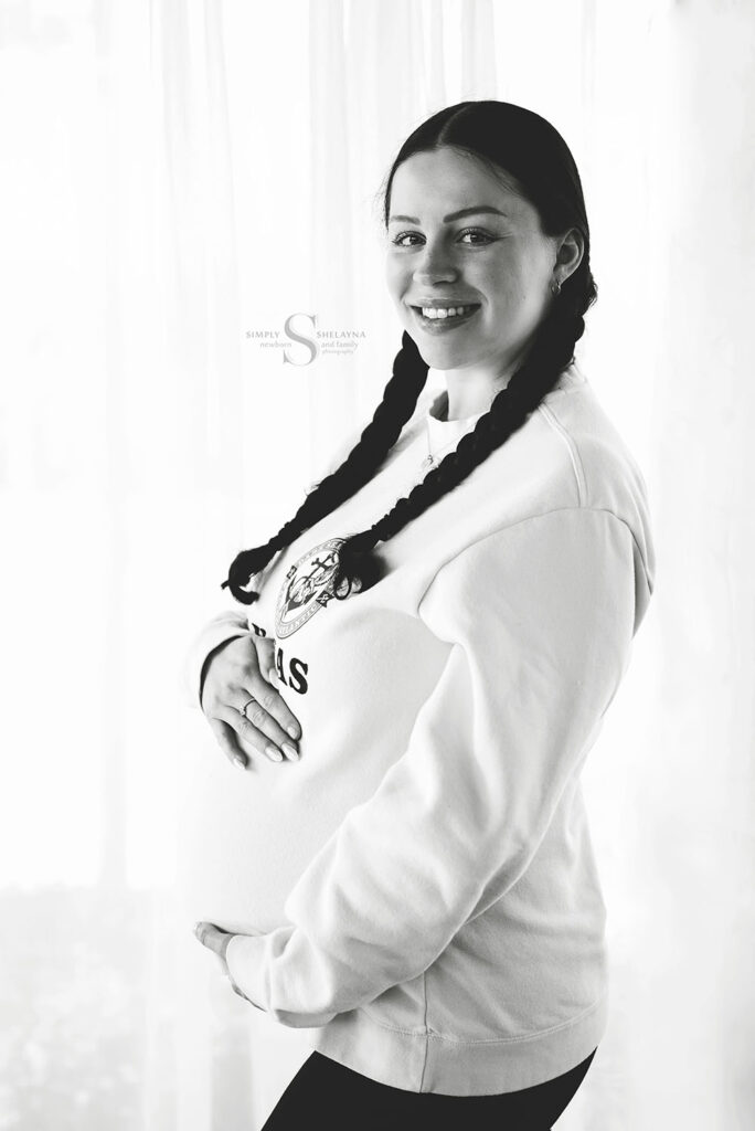 Pregnant and Prepared guest, expectant mother poses for a portrait with Simply Shelayna Maternity Photography in Syracuse NY.