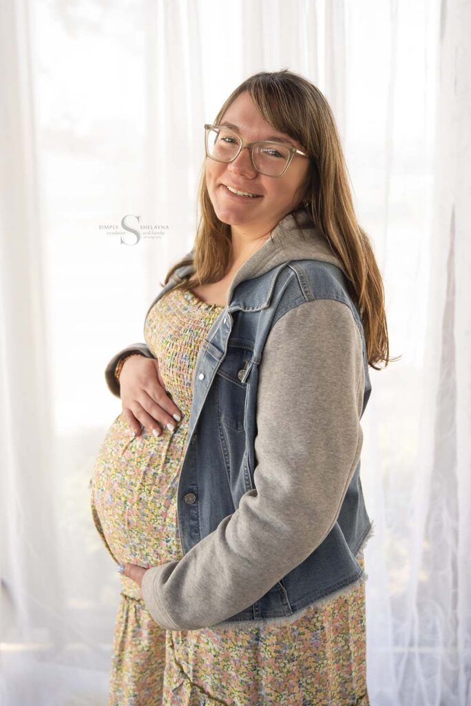 Pregnant and Prepared guest, expectant mother poses for a portrait with Simply Shelayna Maternity Photography in Syracuse NY.