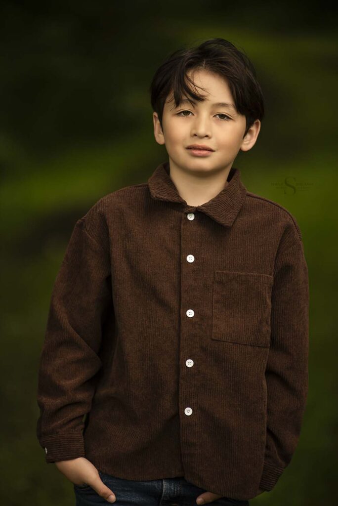 A preteen boy poses for a glamour shot with Simply Shelayna Family Photography in Syracuse NY