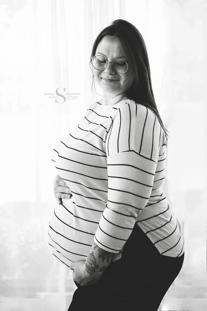 Pregnant and Prepared guest, expectant mother poses for a portrait with Simply Shelayna Maternity Photography in Syracuse NY.