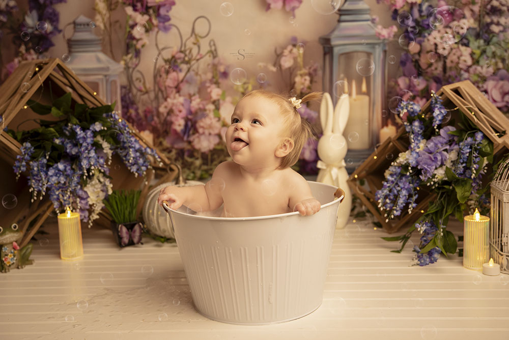 A baby girl enjoys a bubble bath for her first birthday with Simply Shelayna Family Photography in CNY.